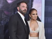Ben Affleck a Jennifer Lopez na premiére filmu The Mother