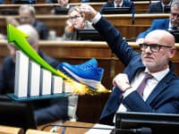 Gröhlingovi definitívne došla trpezlivosť: Choďte od toho! Odkázal kabinetu a ohlásil ekonomický KOPANEC!