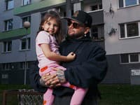 Kaliho dcéra sa vyrovnáva so slávou svojho otca po svojom. 