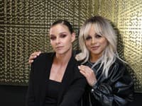 Nela Pocisková a Tina pri nakrúcaní klipu Naše telá