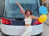 Vydala sa za ELEKTRIČKU! Sandra žije v trojici s partnerom a strojom, JEDNO znamenie v kabíne ROZHODLO