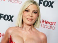 Strašná autonehoda Tori Spelling: V aute mala 7 detí! Rezné rany, pomliaždeniny aj otras mozgu