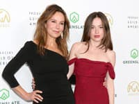 Jennifer Grey a Stella Gregg