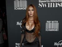 Megan Fox ukázala zadoček vo zvodnom outfite školáčky: Tajný odkaz pre bývalého?