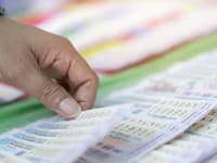 Povedal mu, že nevyhral NIČ, pritom v ruke držal 1,5 milióna eur! Šokujúci PODVOD predavača na pumpe