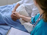 POSLEDNÉ SLOVÁ pred smrťou vyrážajú dych: Zdravotná sestra z hospicu odhalila, čo VIDIA umierajúci!