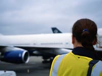 Mysleli si, že žartuje! Pilot požiadal niekoľko pasažierov, aby vystúpili z lietadla, inak neodletia