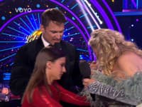 Kovalčíková sa niekoľkokrát snažila Mázikovú ukorigovať. 