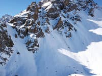 Lavínové nebezpečenstvo: Na strmých svahoch hrozia mokré lavíny, platí druhý stupeň výstrahy