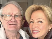 Herečka Kateřina Brožová prišla navštíviť režiséra Jiřího Adamca