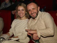 Premiéra seriálu Sľub. Na snímke Ondrej Kandráč s manželkou