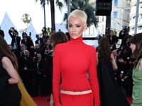 Adriana Sklenaříková na festivale v Cannes prekvapila zmenou účesu. 
