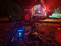 Dron HSZ spolu so zariadením Lifeseeker.