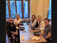 Pavol Habera a Daniela Peštová na večeri so svetovými umelcami.
