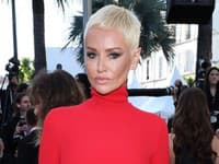 Adriana Sklenaříková na festivale v Cannes prekvapila zmenou účesu. 