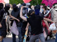Protesty v Ženeve pred začiatkom konania summitu G7 
