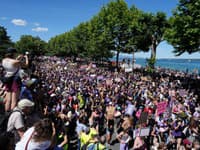 Protesty v Ženeve pred začiatkom konania summitu G7 