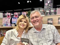 Soňa Müllerová ako krstná mama knihy Gaudeamus [Radujme sa], ktorú napísal Richard Veselý.