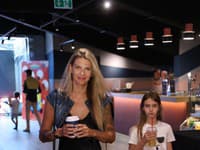 Premiéra rozprávky Mimoni a monštrá, Mirka Luberdová s dcérou