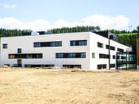 Nový pavilón spišskonovoveskej nemocnice má dokončenú fasádu 