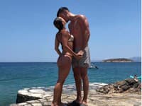 Dominika Rošková so snúbencom Adamom dovolenkuje v Grécku