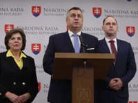 Strana SNS chce zmeny: Parlament by mohol odoberať štátne vyznamenania