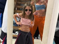 Dcéra Nely Pociskovej má na bruchu sixpack.