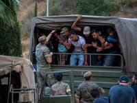Napätie v španielskej exkláve: Stovky migrantov žiadajú azyl namiesto vyhostenia