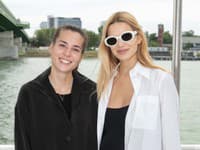 Lucia Hlaváčková a Barbora Brušková počas cvičenia na lodi