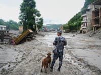 Čína varuje: Breh jazera, ktoré vzniklo po zosuve pôdy, by sa mohol pretrhnúť