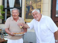 Štefan Wimmer a Oliver Andrásy odhalili podobizeň Wimmer Schnitzla v životnej veľkosti