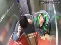 Desivé VIDEO: Výťah sa s robotníkmi zrútil do šachty! Pred pádom ho poriadne preťažili