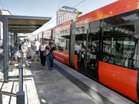Električka pred budovou SND opäť v hre: Mesto a ministerstvo pokračujú v rokovaniach o pozemkoch