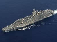 Americká lietadlová loď USS Abraham Lincoln opustila Thajsko: Vojaci si po 250 dňoch v boji užili voľno v Phatthaji