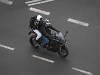 Alkohol na motorke či bicykli je pasé! Polícia si po novom posvieti aj na vašich spolujazdcov
