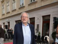 František Kovár prišiel na podujatie, kde Emil Horváth kládol dlaždicu na Filmový chodník slávy. 
