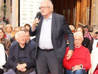František Kovár prišiel na podujatie, kde Emil Horváth kládol dlaždicu na Filmový chodník slávy. 