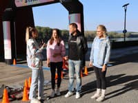 Moderátorka Diana Hágerová, zakladateľka OZ TAMITOS Nina Bakalová, riaditeľ VšZP Matúš Jurových a zakladateľka Zjedené Hana Velič.