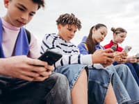 Európska únia ide rázne zakročiť na internete: Pre deti do 13 rokov navrhuje úplný ZÁKAZ sociálnych sietí