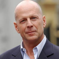 Hlavnú postavu v Smrtonosnej pasci stvárnil Bruce Willis. 