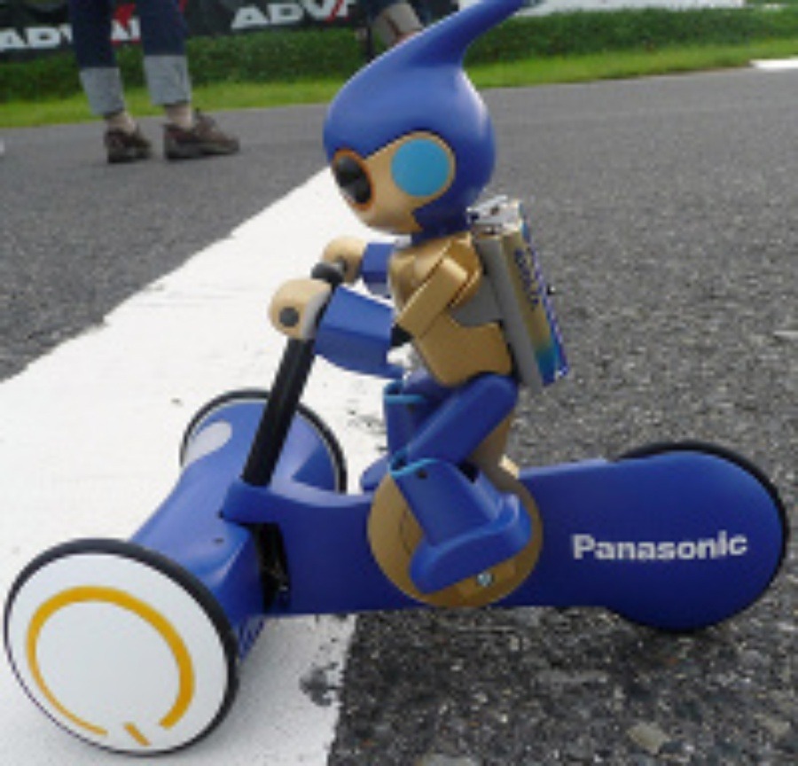 Panasonic Evolta робот. Трехколесный робот. Колесные роботы. Робот трицикл.