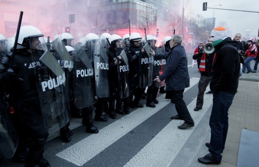 Поляки митинг. Запрет в варшаве. Митинги в польше. Беспорядки в польше 2020. Протесты женщин.