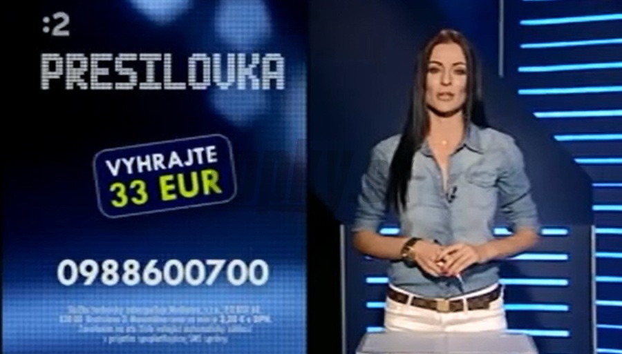 Hokejová moderátorka STV: V krátkej sukničke vytasila sexi nohy ...