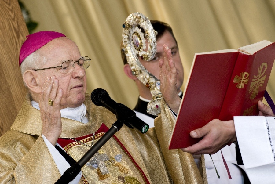 Smutná správa z Nitry Dnes ráno zomrel arcibiskup Dominik Hrušovský