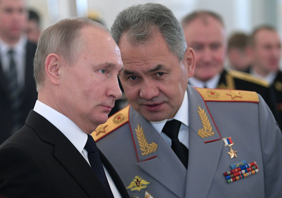 Ruský prezident Vladimir Putin a ruský minister obrany Sergej Šojgu