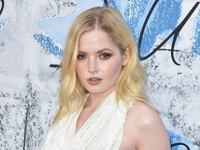 Young Actress Provokes Fight Breasts Were Only Miraculously Hidden