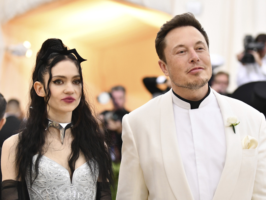 Elon Musk a speváčka Grimes v čase, keď tvorili pár. 