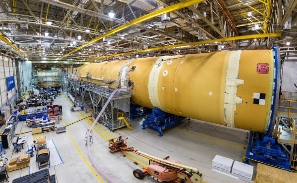 NASA previezla superťažkú raketu