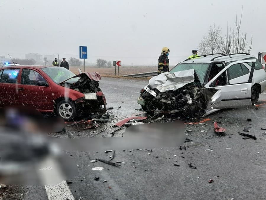 Tragédia Pri Banskej Bystrici Foto Pri Zrážke Dvoch áut Prišla O život Spolujazdkyňa Galéria