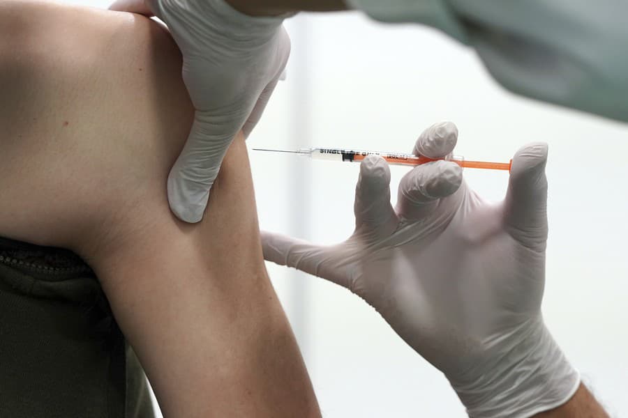 Štvrtá dávka vakcíny: Hovorí